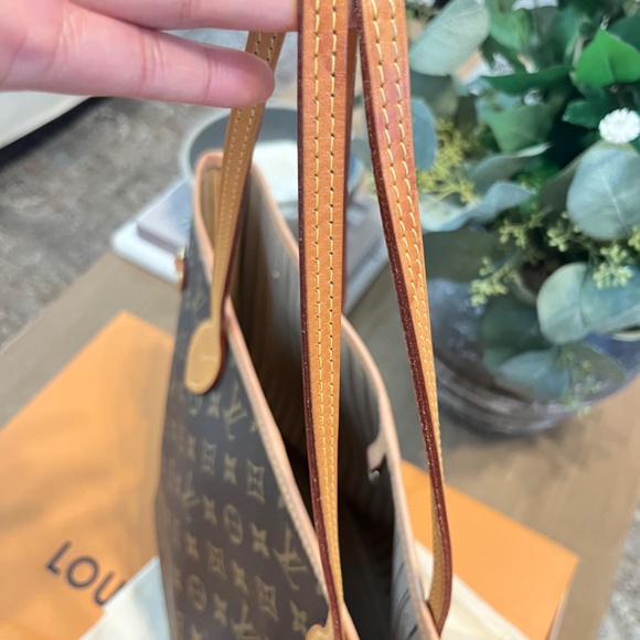 Louis Vuitton Neverfull MM - Picture 6 of 8